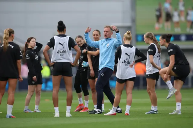 Andree Jeglertz leads a training session