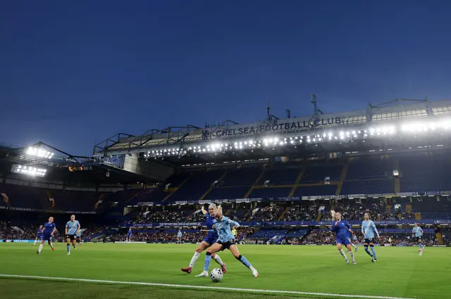 eneral view inside the stadium as Ellie Carpenter of Chelsea challenges Alex Greenwood of Manchester City during the Barclays Women's Super League match between Chelsea FC and Manchester City at Stamford Bridge