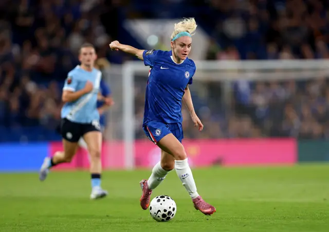 Ellie Carpenter of Chelsea runs with the ball during the Barclays Women's Super League match between Chelsea FC and Manchester City at Stamford Bridge on September 05, 2025 in London, England.