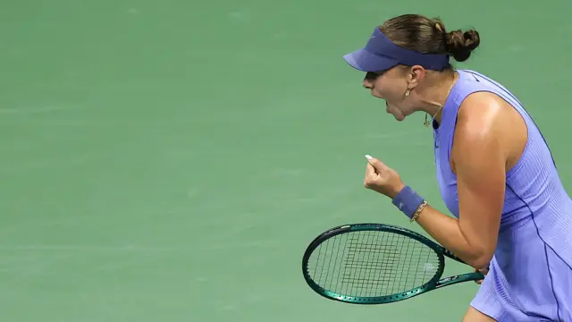 Amanda Anisimova celebrates