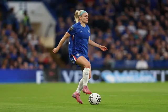 Ellie Carpenter of Chelsea controls the ball during the Barclays Women's Super League match between Chelsea FC and Manchester City at Stamford Bridge on September 05, 2025 in London, England.