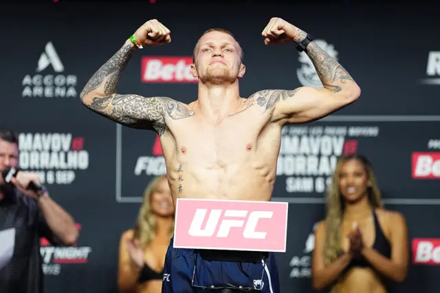 Mason Jones fleeing his biceps on the scales