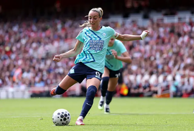 Kosovare Asllani scores.