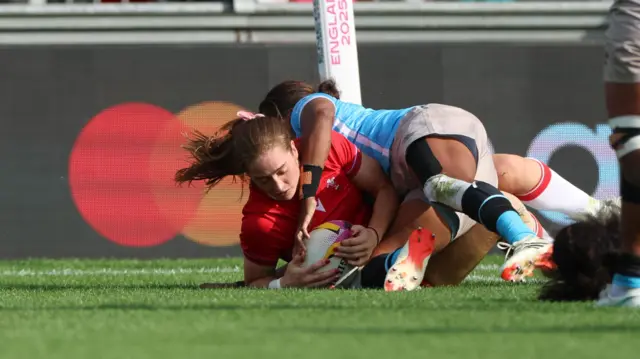 Lisa Neumann scores