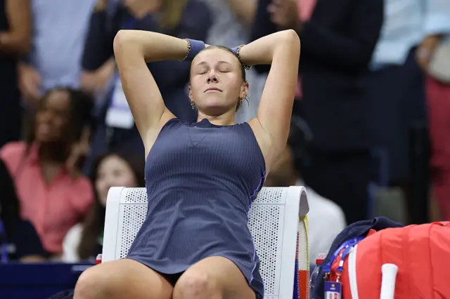 Anisimova looks distraught in chair after losing US Open final to Sabalenka