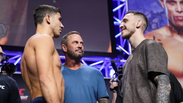 Axel Sola v Rhys McKee