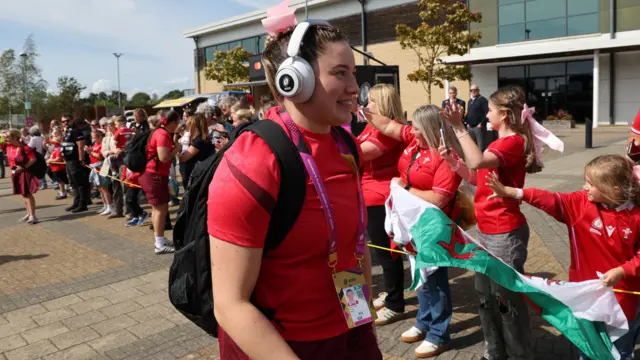 Gwenn Crabb arrives at Sandy Park