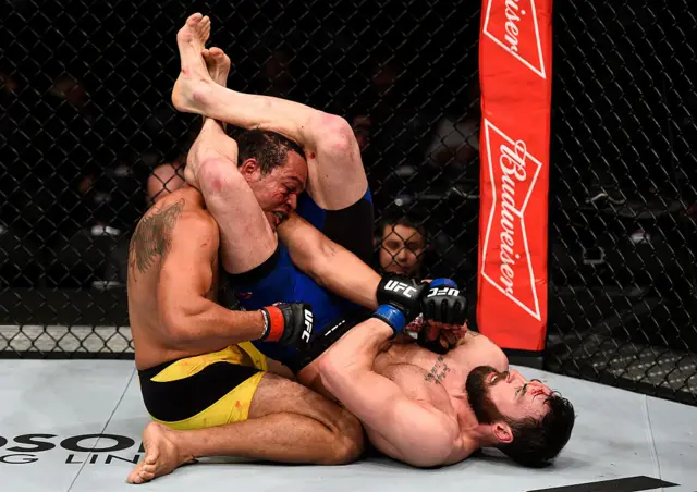 Paul Craig wins his UFC debut via submission