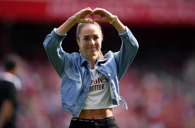 Lia Walti of Arsenal acknowledges the fans following her departure from the club prior to the Barclays Women's Super League match between Arsenal and London City Lionesses at Emirates Stadium on September 06, 2025 in London, England.