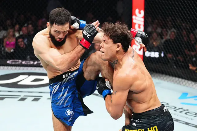 Caio Borralho is kneed by Nassourdine Imavov