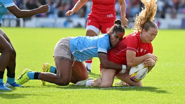Carys Cox drops ball
