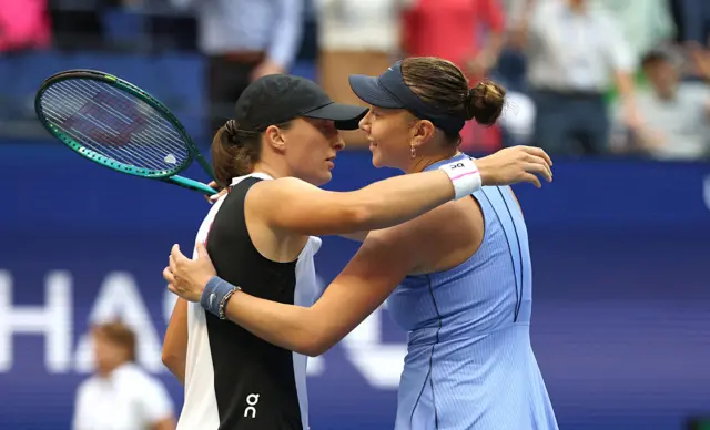 Amanda Anisimova celebrates US Open quarter-final win over iga Swiatek
