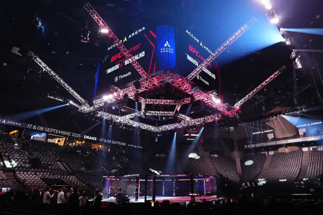 UFC Paris Octagon general view