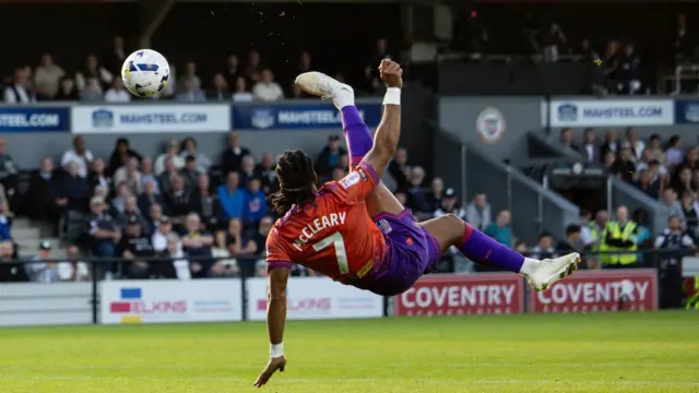 Garath McCleary bicycle kicks the ball