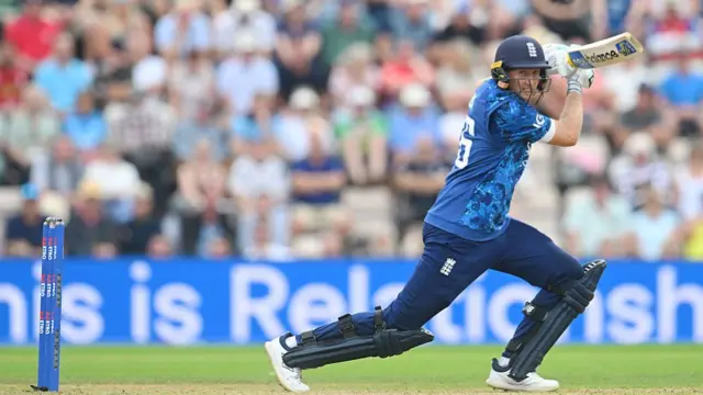 Joe Root bats vs South Africa
