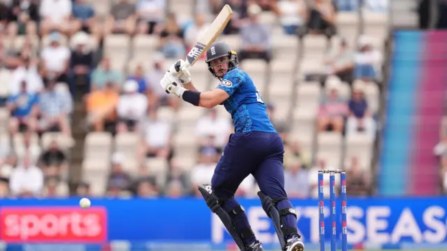 Jamie Smith bats vs South Africa