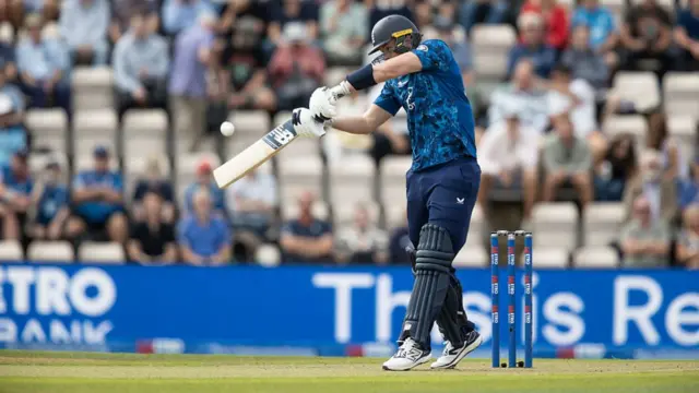 Jamie Smith bats vs South Africa