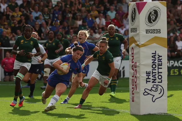 Gaby Vernier scoring a try