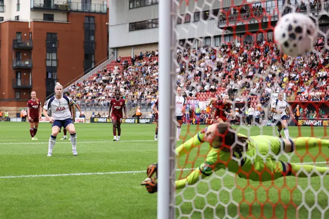 Beth England scores from the spot for Spurs