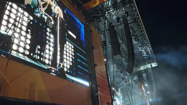 Def Leppard.