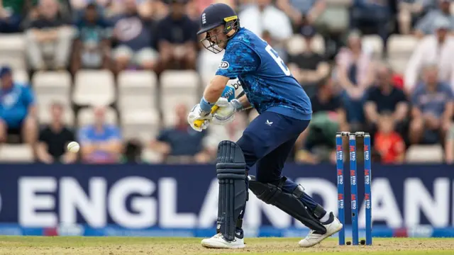 Joe Root bats vs South Africa