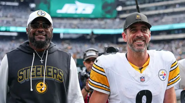 Pittsburgh Steelers head coach Mike Tomlin and quarterback Aaron Rodgers smile after winning at the New York Jets