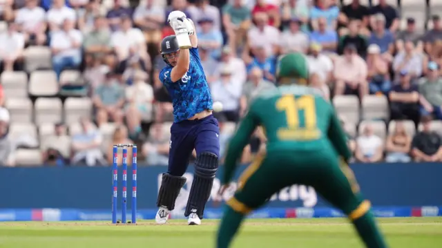 Jamie Smith bats vs South Africa