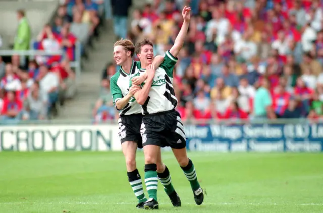 Robbie Fowler celebrates with Steve McManaman