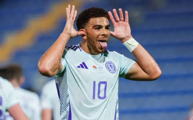 Che Adams celebrates scoring to make it 1-0