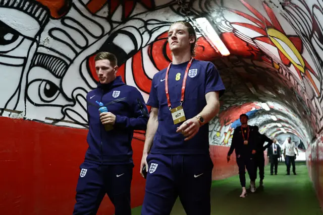Elliot Anderson and Anthony Gordon walk down the tunnel