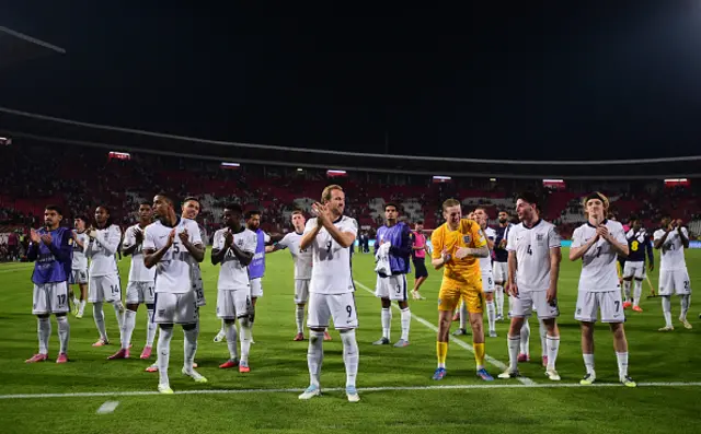 Harry Kane of England (centre) and his team-mates applauds the fans