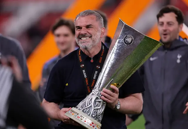 Ange Postecoglou with the Europa League trophy