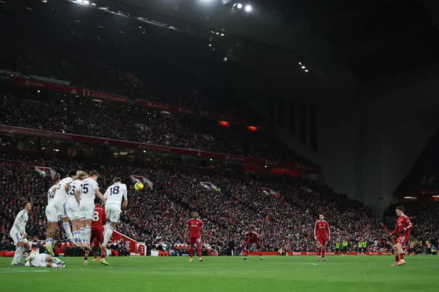Liverpool's German midfielder #07 Florian Wirtz (R) fires a free kick into the defensive wall