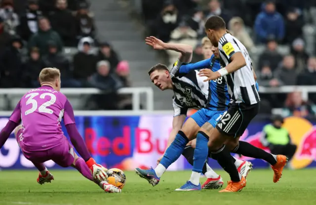 Marcus Tavernier shoots