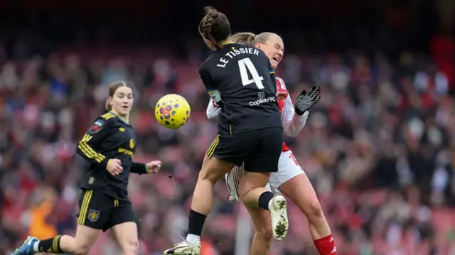 Arsenal v Man Utd action