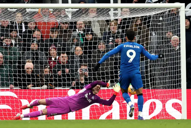 Evanilson watches his penalty saved