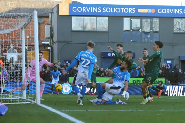 Benony Andresson scores Stockport's late winning goal against Huddersfield