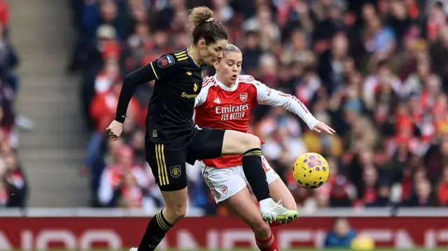 Arsenal v Man Utd action