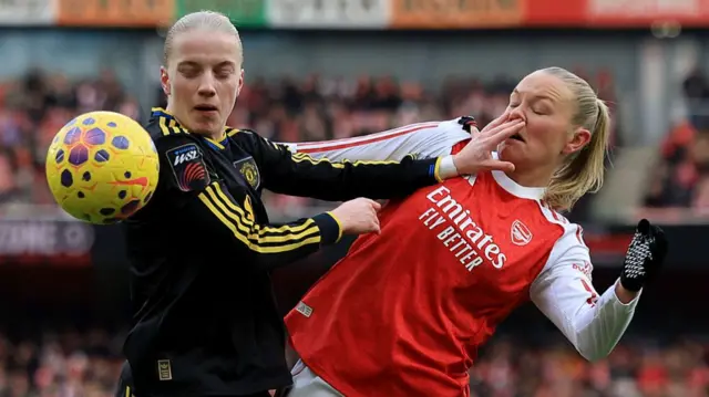 Arsenal v Man Utd action