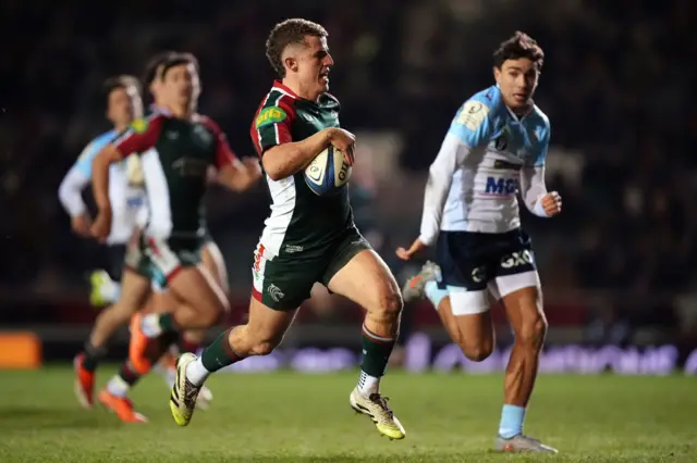 Billy Searle speeds away for his second try