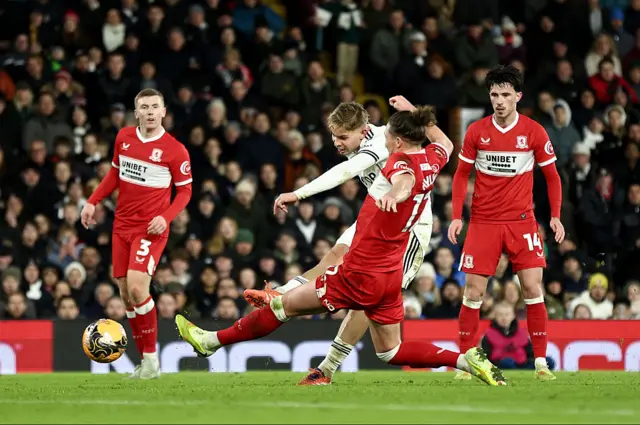 Emile Smith Rowe shoots