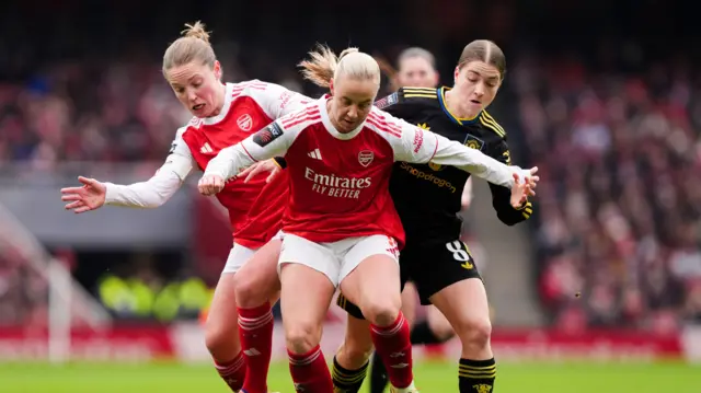 Arsenal v Man utd action