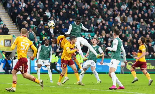 Elie Youan threatens with a header for Hibs
