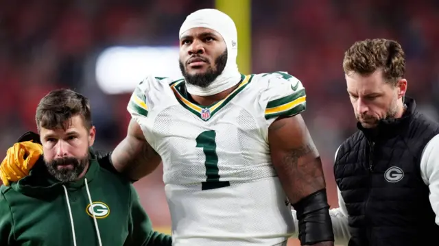 Micah Parsons goes off injured for the Green Bay Packers