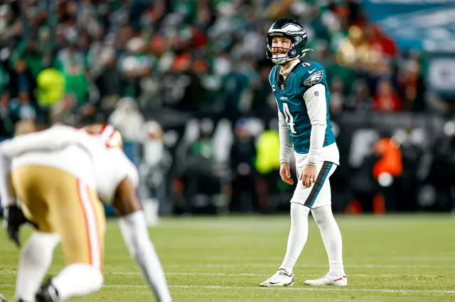 Jake Elliott lines up to take a field goal