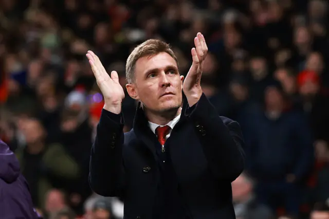Darren Fletcher applauds fans