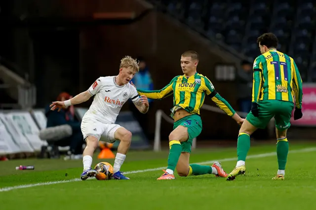 Alfie Gilchrist challenges Melker Widell