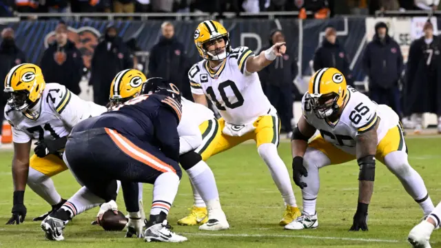 Green Bay Packers quarterback Jordan Love under centre against the Chicago Bears