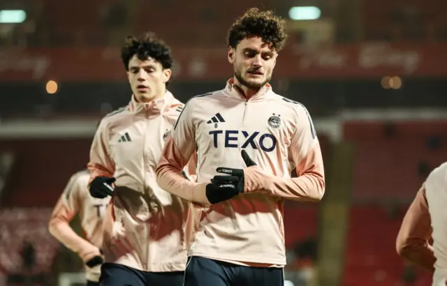 Dante Polvara warming up for Aberdeen