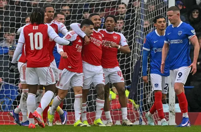 Gabriel Martinelli celebrates with his teammates